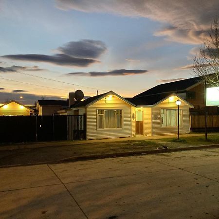 Hostal Hellen ปวยร์โตนาตาเลส ภายนอก รูปภาพ