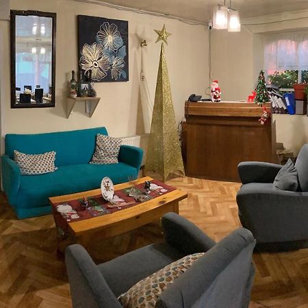 Hostal Hellen ปวยร์โตนาตาเลส ภายนอก รูปภาพ