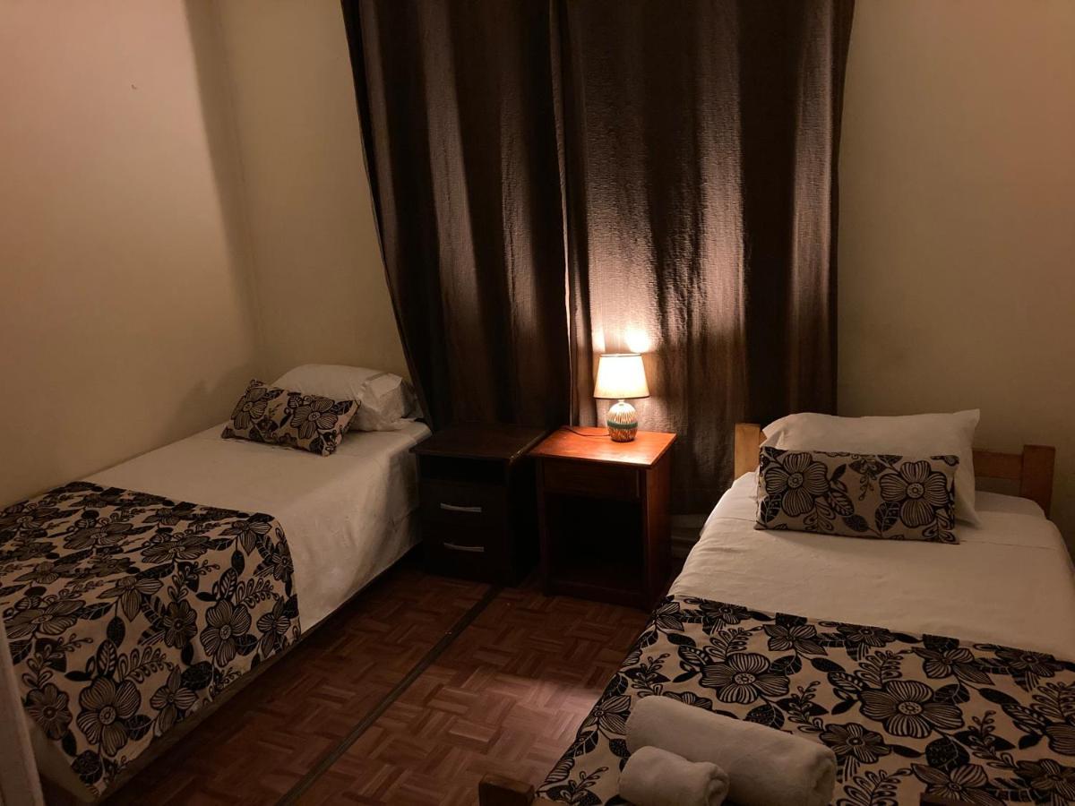 Hostal Hellen ปวยร์โตนาตาเลส ภายนอก รูปภาพ