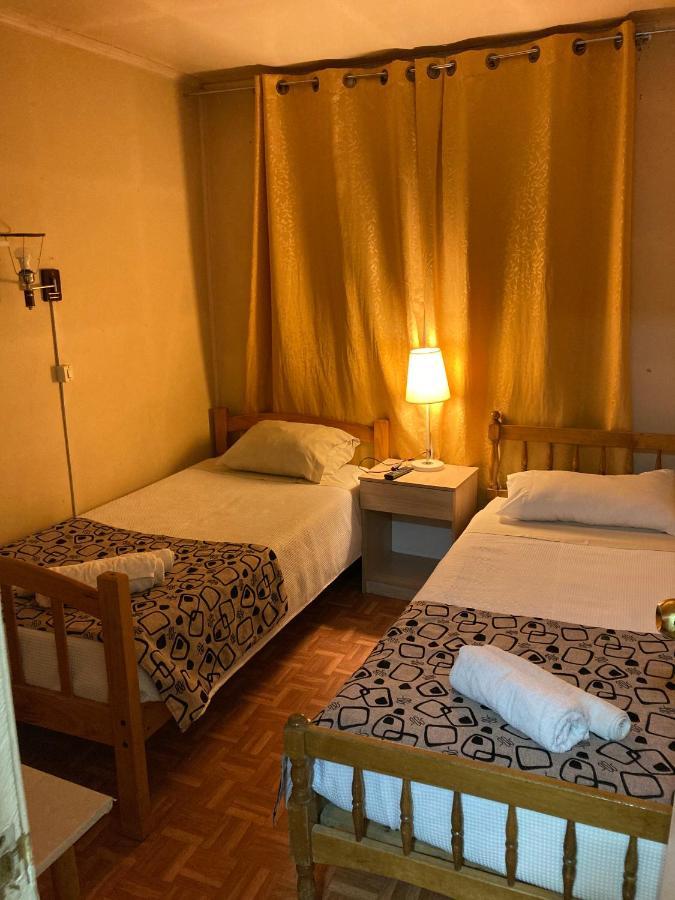 Hostal Hellen ปวยร์โตนาตาเลส ภายนอก รูปภาพ
