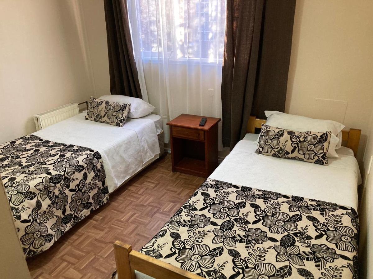 Hostal Hellen ปวยร์โตนาตาเลส ภายนอก รูปภาพ