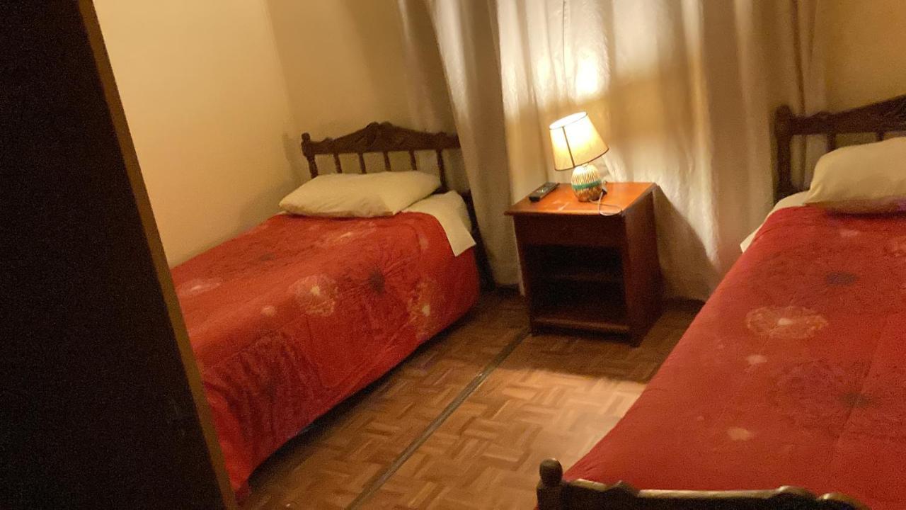 Hostal Hellen ปวยร์โตนาตาเลส ภายนอก รูปภาพ