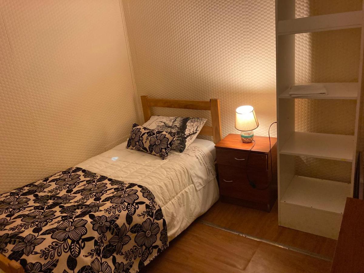 Hostal Hellen ปวยร์โตนาตาเลส ภายนอก รูปภาพ