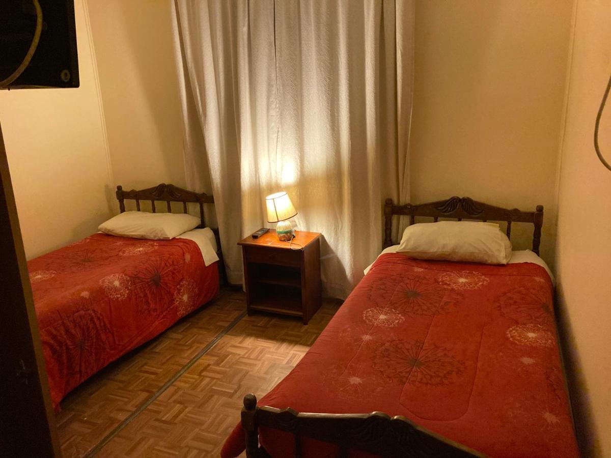 Hostal Hellen ปวยร์โตนาตาเลส ภายนอก รูปภาพ